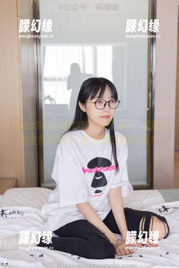 BoBoSocks袜啵啵 - 来了来了，超解压的全套厚肉丝：糯米的吃货版写真！
