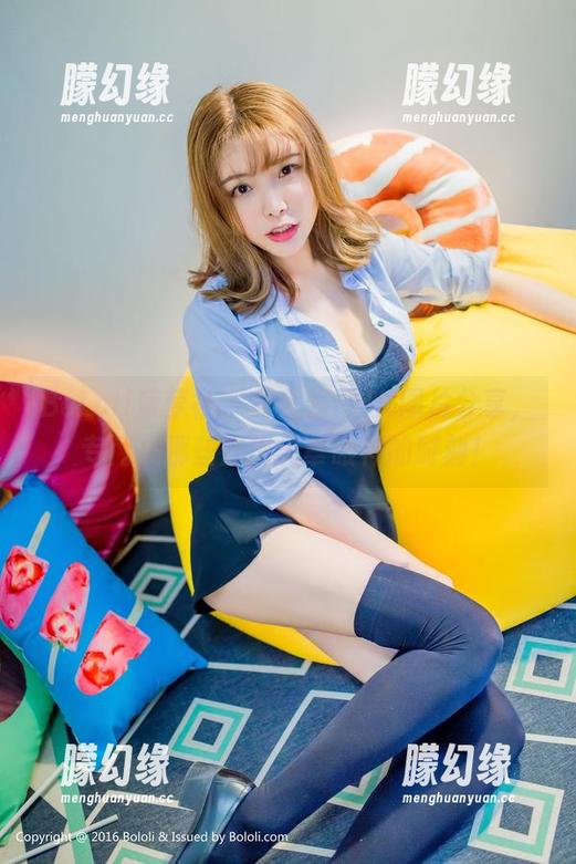 BoLoli菠萝社 - 夏美酱的JK图片分享，专门挑那些露出无辜眼神的时刻！