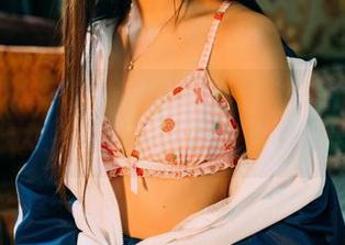 GIRLT果团网 – 不得不爱：丁晓楠的红裙在线图片，喵追随恰到好处！
