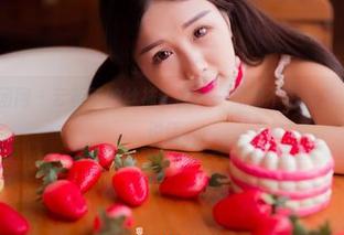 GIRLT果团网 – 云菲菲的丝袜套图—一点都不怕曝光，这腿自己说话。