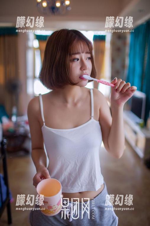 GIRLT果团网 - 这图包根本没给我答案，龚玥菲的“女孩”还是那样高深莫测。