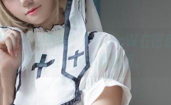 你见过这样的美足吗？KuukoW在图库里的写真简直让人流连忘返。