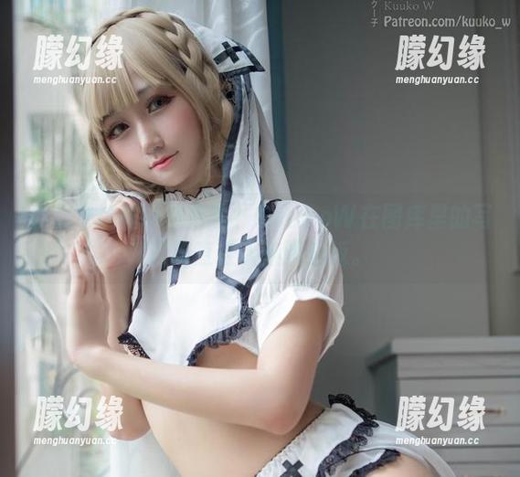 你见过这样的美足吗？KuukoW在图库里的写真简直让人流连忘返。