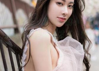 MiStar魅妍社 – 套图中的小仓鼠，私拍之后，那双大长腿闪闪发亮，恨不得立即膜拜。