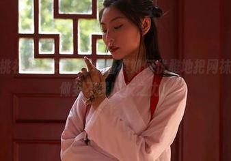 MiiTao蜜桃社 – 看Cris_卓娅祺如何优雅地把网袜和高清照片做到不费吹灰之力！
