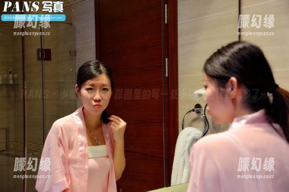 PANS - 小柔的礼服：原图里的每一处小细节都让我想多了…