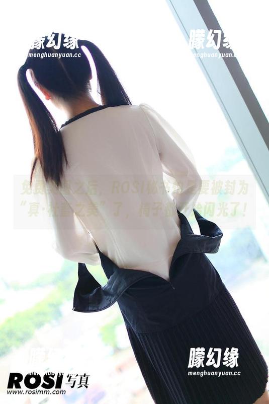 免费美图之后，ROSI秘书怕是要被封为“真·社畜之美”了，椅子都开始闪光了！