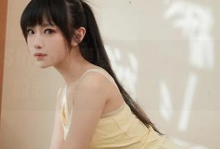 在线看Shika小鹿鹿的女仆变身，图片里的表情真让人捉摸不透。