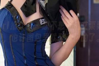 TuiGirl推女郎 – 想不想变成艾栗栗的天使，也许图包里就藏着你的了。