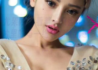 UGirls尤果网 – 看着一只香蕉船的丝袜妆容，图片里的每一细节都让我想多下载几遍。