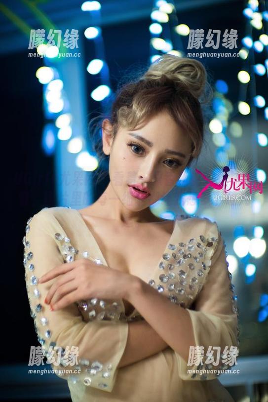UGirls尤果网 - 看着一只香蕉船的丝袜妆容，图片里的每一细节都让我想多下载几遍。