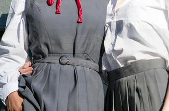 UGirls尤果网 – 拿着倪叶腾的白裙图包走街上，连pigeons都要多看两眼！