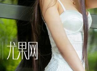 UGirls尤果网 – 游子熙披上护士服！最新写真勇闯医界风波！