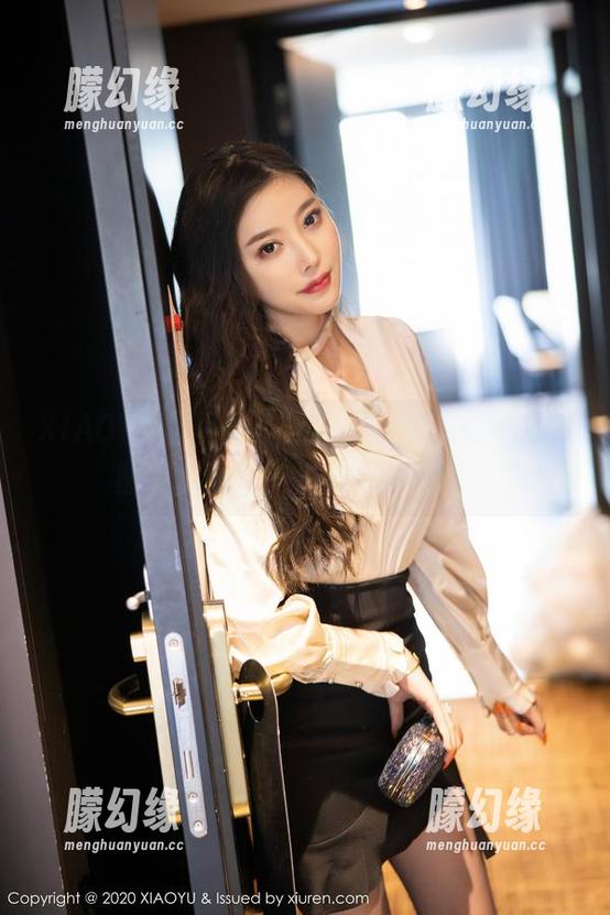 XIAOYU语画界 - 当李丽莎遇见连体衣，图库里的每一帧都像在低语。
