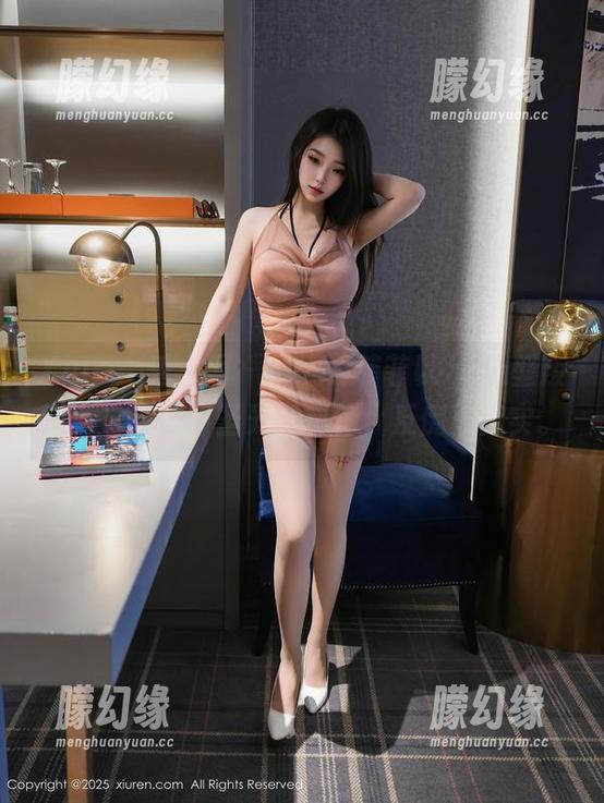 Xiuren秀人网 - Luffy菲菲以JK造型叛逆，也许没了圣光的掩饰，反倒更真实。
