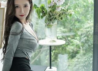 Xiuren秀人网 – 小魔女奈奈与豹纹的绝妙搭配，最新图集轻松放飞自我。