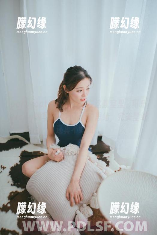 partycat轰趴猫 - 就在这教室里，可乐Vicky的写真冰封了我的思绪，完美壁纸还真不好找。