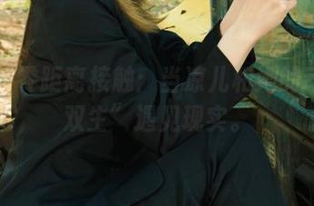 丽柜 – 零距离接触：当凉儿和她的动漫“双生”遇见现实。