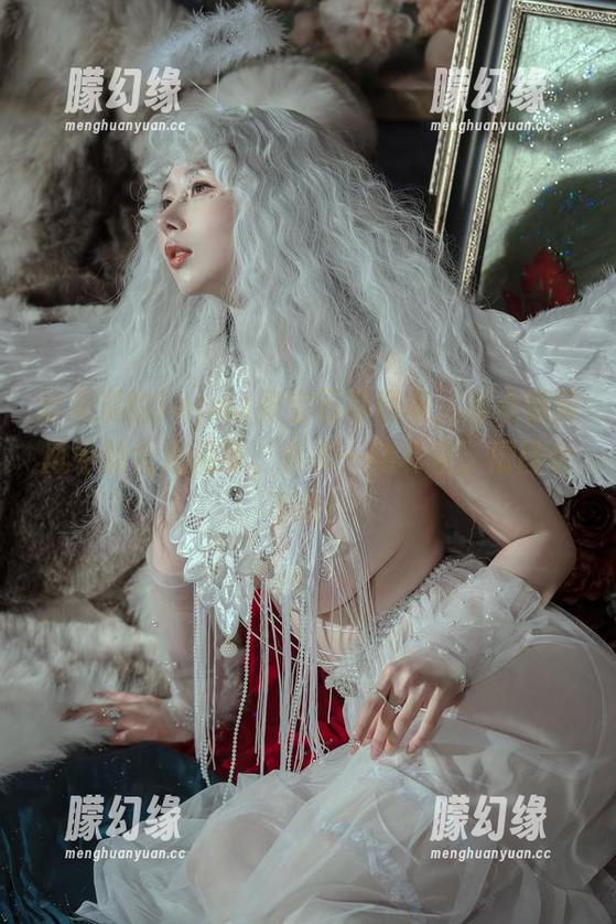 云溪溪的Topaz黄宝石写真集，有点像暴风中的金色闪电，快来一睹真容，原图也不赖！
