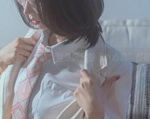 云溪溪的最新短裙分享，潜意识里的“小心机”都被点燃了～