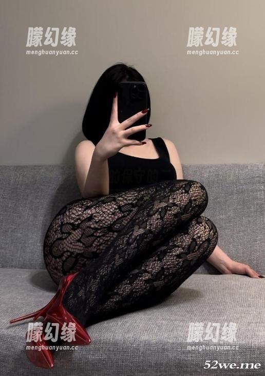 微密圈 - 镜子里的保守的二舅妈：原图比写真还显真实？