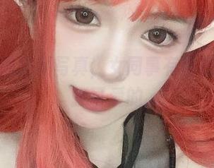 倦倦喵的定制写真，女同事有些倔，但还挺可爱的
