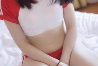 制服短裙的兔玩映画图集，乍一看以为是在画布上走漏的汗水？