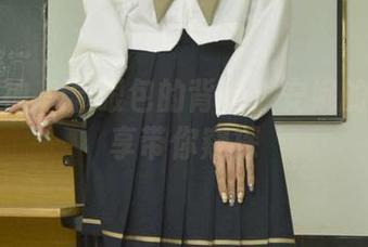 初夏女神 – 显眼包的背后？安妮的套图分享带你窥探