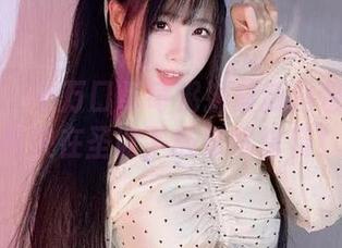 微密圈 – 十万口草莓粥粥最新图包：找寻那块在圣诞下的草莓蛋糕！