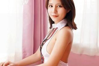 嗲囡囡 – Cheryl青树的泳池私拍美图，让人忍不住想多看几眼，水面倒映的想象～
