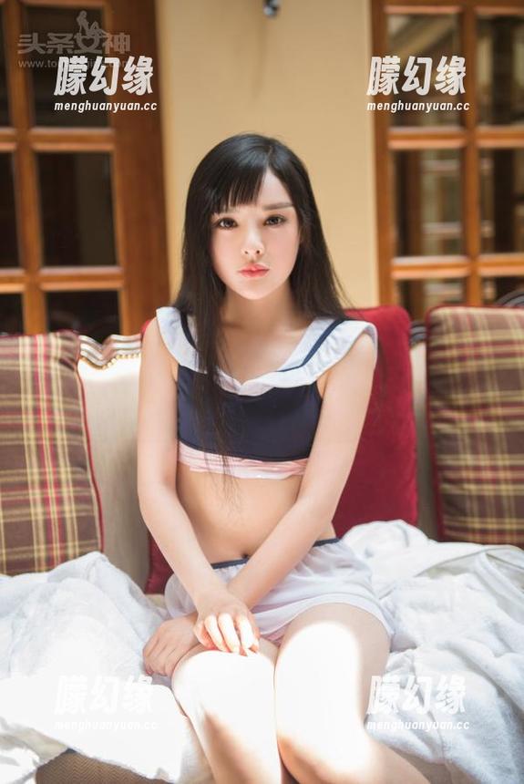头条女神-大蜜蜜 头条女神 - 大蜜蜜的图包更新实在是应景,裸足中暗藏了一丝俏皮。