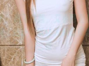头条女神 – 放飞自我，艾小青在精选中的旗袍丝袜，估计可以让人反复琢磨个三天三夜