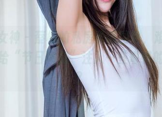 头条女神 – 蔡楠的私房圣诞图包，难道她是在给“节日气氛”注入一些奇怪的灵魂？