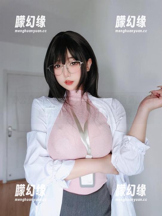 办公室的那一角，女主K的高清图集出没，意外的灵感与夏日热情状况