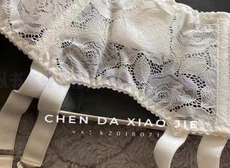 微密圈 – 从书本到套裙，宸大小姐在线展示女仆作品。