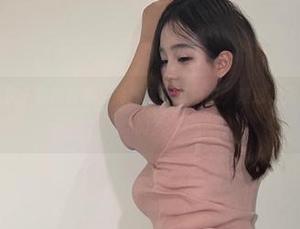 微密圈 – 小优优子私拍合集，油亮得不可思议，难道是滑滑的护肤品做的？