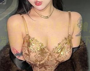 微密圈 – 小优优子不只是个厨娘，套图里你会发现不一样的她，赶紧下载！