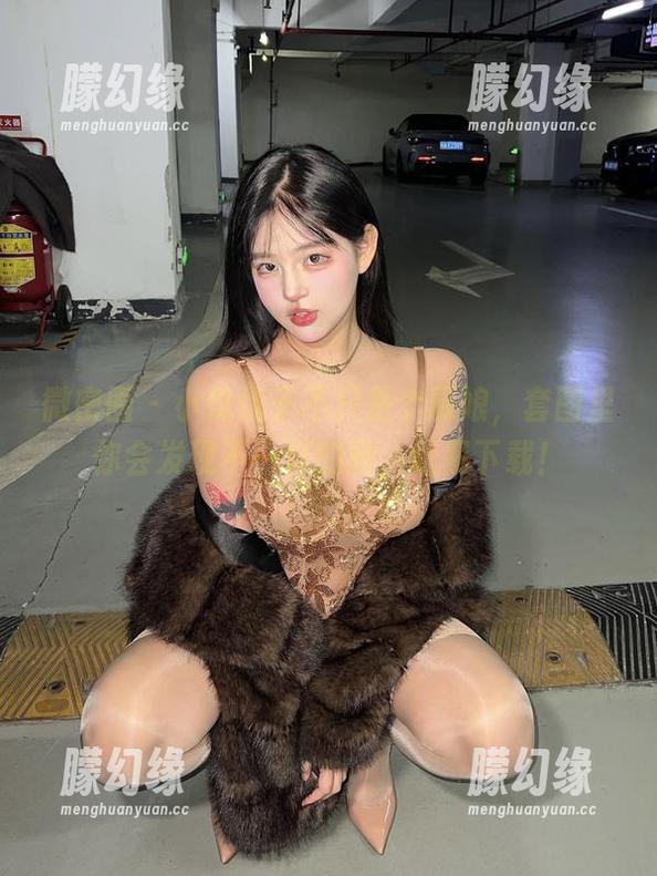 微密圈 - 小优优子不只是个厨娘，套图里你会发现不一样的她，赶紧下载！