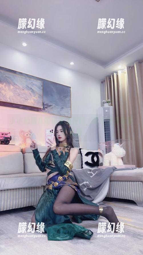 小小奶瓶儿 小小奶瓶儿的连衣裙在线,要不是只看她的衣服