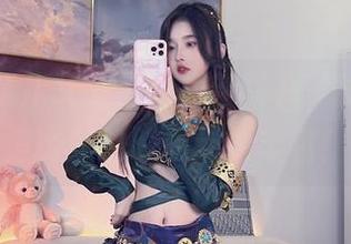 小小奶瓶儿又来了，最新写真，妹妹的表情比我的晚餐还要丰富！