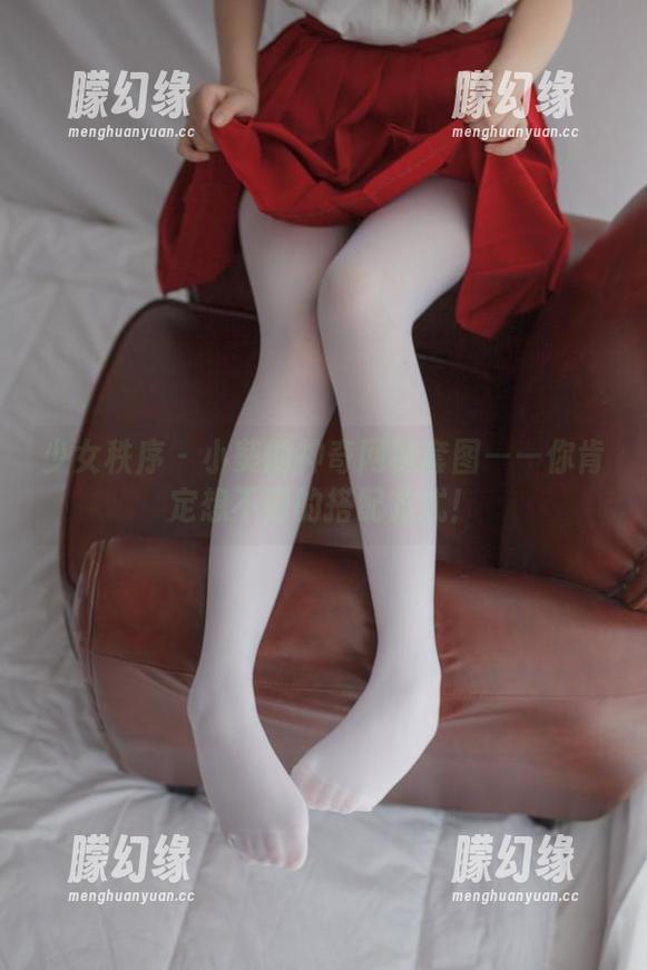 少女秩序 - 小葵的神奇网袜套图——你肯定想不到的搭配方式！