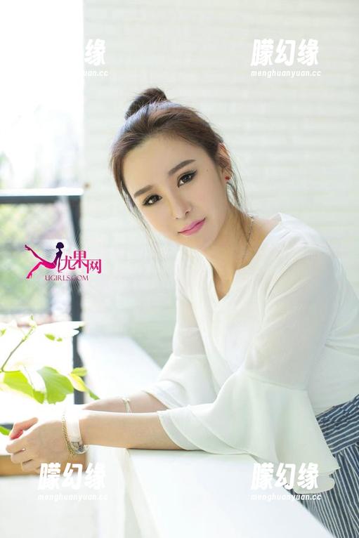 尤果网 - 笑笑的高清自拍，和服和她的笑声似乎在时空里打了个转。