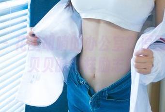 尤果网 – 花里胡哨的办公室？原图显示蒋贝贝的别样励志！