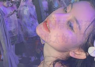 微密圈 – 让就是阿朱啊带你游在各种套装中，这壁纸也太好看了吧