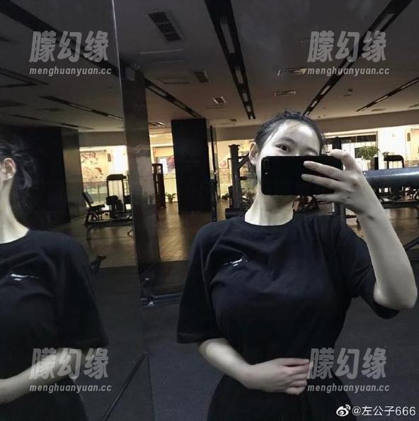 微密圈 - 左公子666的海滩奇遇记：精选写真集，海蟹都想来当模特的那种！