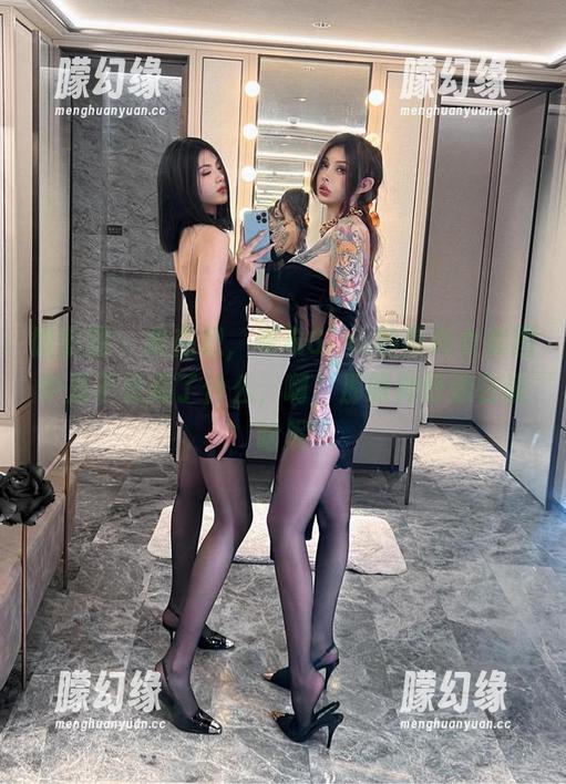 微密圈 - 我在想，希希Gina的新修女套图中是不是藏了什么，啊，那眼神好像在说啥呢