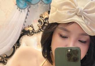 微密圈 – 图片精选：张鑫baby这身绿色比基尼，恕我直言，海滩的风景都自愧不如。
