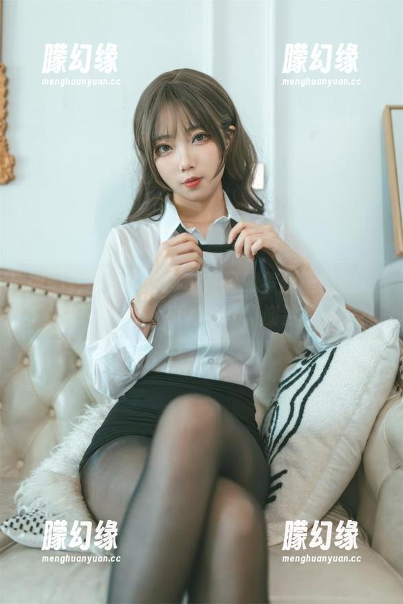 原图直击，杏仁曲奇在玛丽罗丝面前的花式摆拍——你能找到第几种崩溃的姿势？