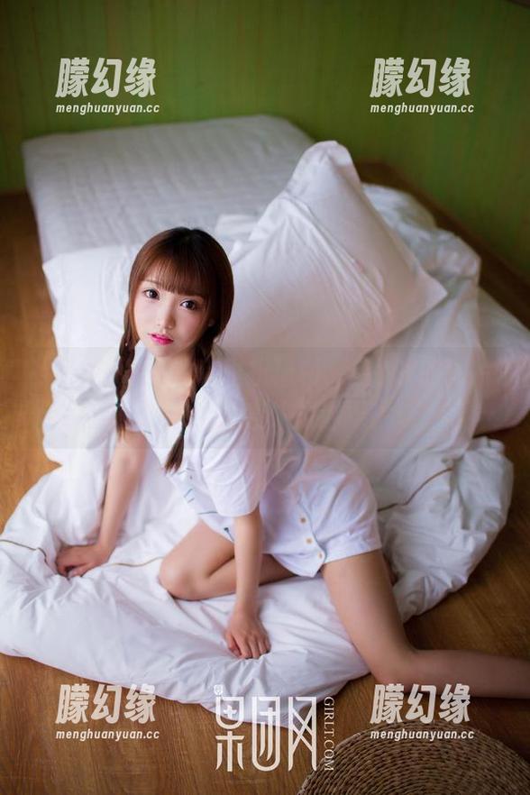 果团网 - 在教室里找福利，龚玥菲的图片绝对是最意外的选择！