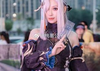 桃墨公子：浴缸深度解析，合集中的美图让人多了几分好奇。